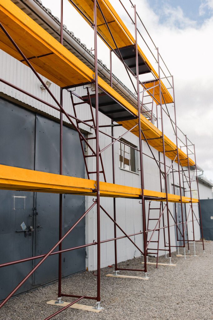 Producent rusztowań systemowych z Żywca – wysokiej jakości rusztowania elewacyjne do Twojej budowy.
